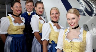 Oktoberfest 2012: Lufthansa im Wiesn-Outfit