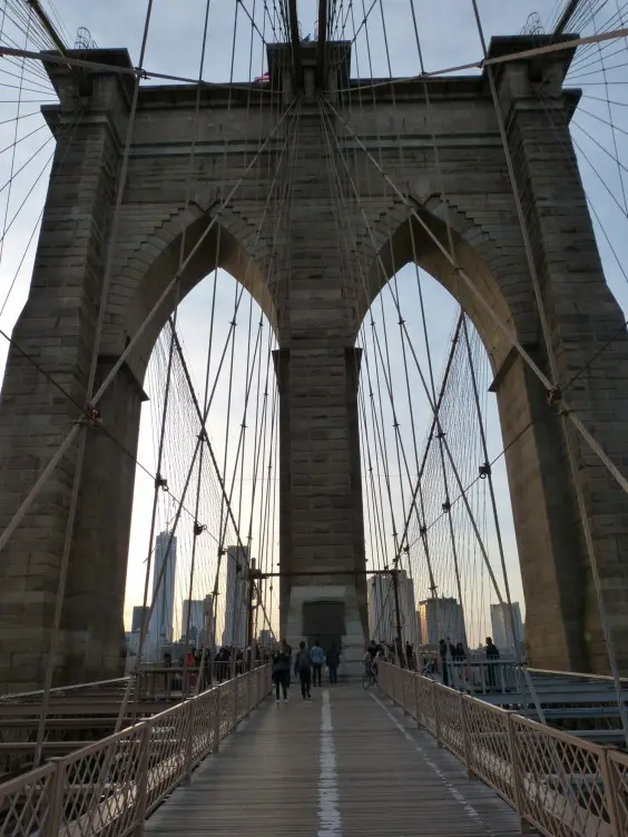 Brooklyn-Bridge-bei-tag-nyc