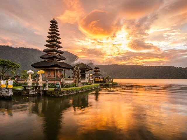 Buchen Sie Ihren günstigen Flug nach Bali mit eDreams