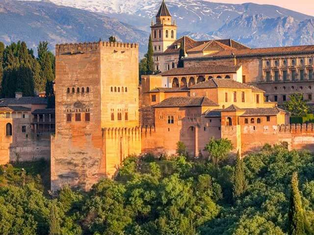 Buchen Sie Ihren günstigen Flug nach Granada mit eDreams